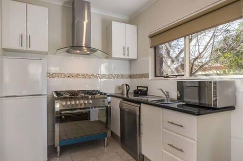 COMFORT INN COACH AND BUSHMANS - Coogee Beach Accommodation 5
