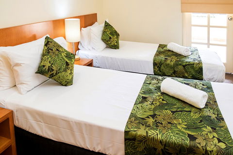 The Lakes Cairns Resort - Coogee Beach Accommodation 8