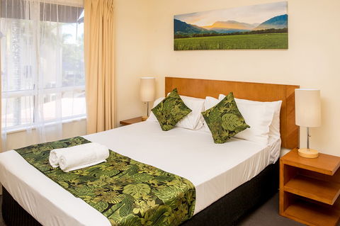 The Lakes Cairns Resort - Coogee Beach Accommodation 9