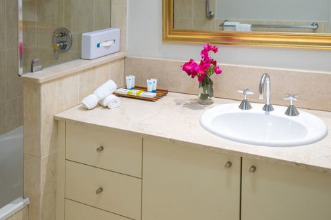 The Lakes Cairns Resort - Coogee Beach Accommodation 10