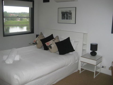 Noosa Entrance Waterfront Resort - Coogee Beach Accommodation 11