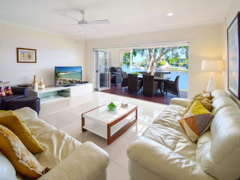Noosa Entrance Waterfront Resort - Coogee Beach Accommodation 4
