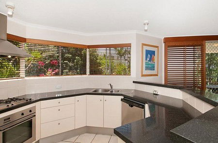 Parkshores Sunshine - Coogee Beach Accommodation 3