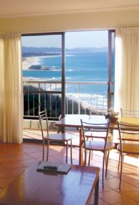 Beachfront Towers - Coogee Beach Accommodation 2