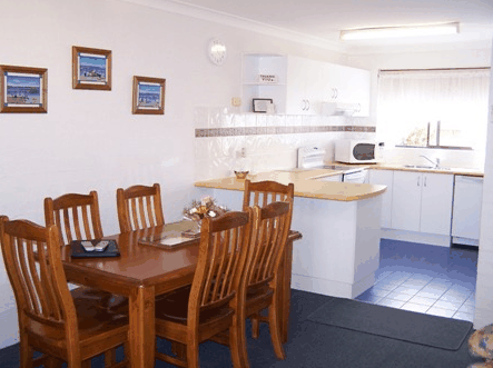 Peninsular Apartments - Coogee Beach Accommodation 4