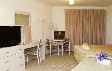 Motel 10 Motor Inn - Coogee Beach Accommodation 2
