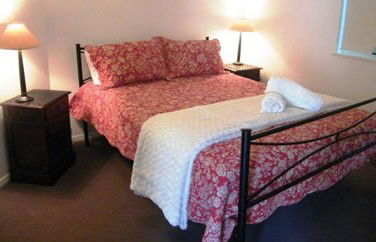 Clarks Beach Apartment - Coogee Beach Accommodation 4
