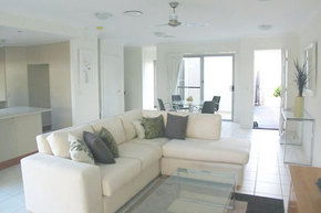 Coolum Villas - Coogee Beach Accommodation 2