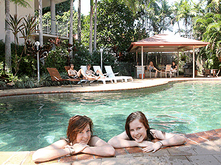 Cairns Reef Apartments And Motel - Coogee Beach Accommodation 1