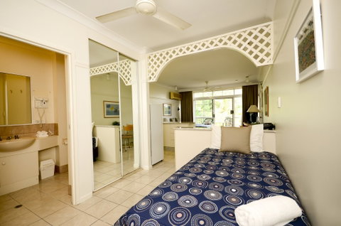 Reef Palms - Coogee Beach Accommodation 3
