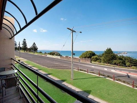 Centreport Units - Coogee Beach Accommodation 1