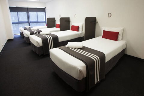 Y Hotel Hyde Park - Coogee Beach Accommodation 3