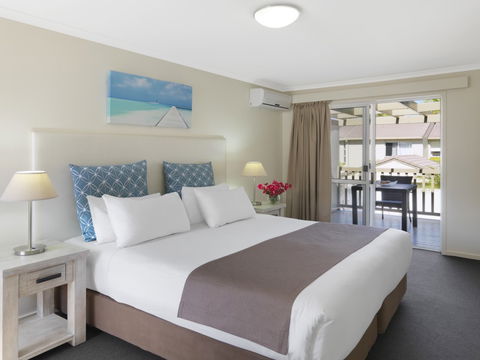Oaks Oasis - Coogee Beach Accommodation 3