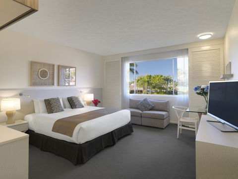 Oaks Oasis - Coogee Beach Accommodation 4