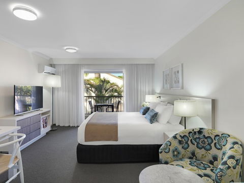 Oaks Oasis - Coogee Beach Accommodation 5