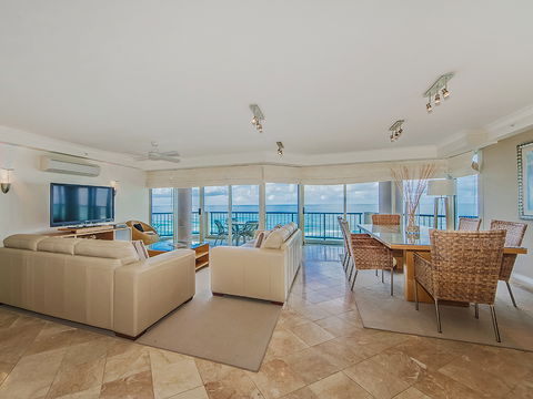 AA Oceana On Broadbeach - Coogee Beach Accommodation 12