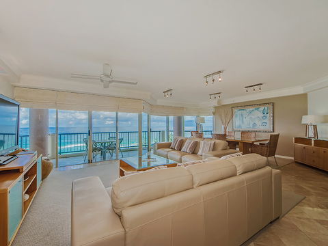 AA Oceana On Broadbeach - Coogee Beach Accommodation 14