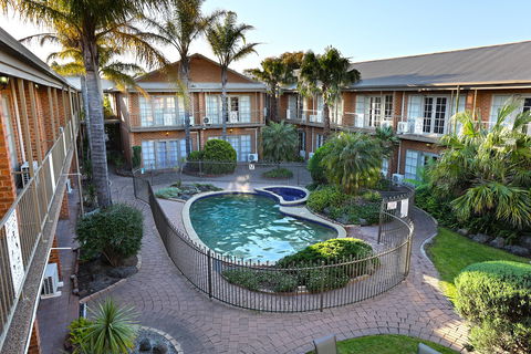 Quality Hotel Melbourne Airport - Coogee Beach Accommodation 0