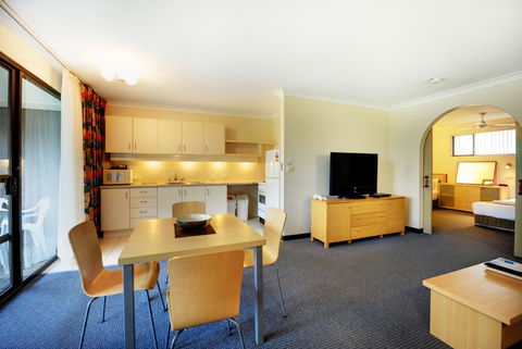 Absolute Beachfront Smugglers On The Beach - Coogee Beach Accommodation 1