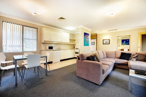 Absolute Beachfront Smugglers On The Beach - Coogee Beach Accommodation 5