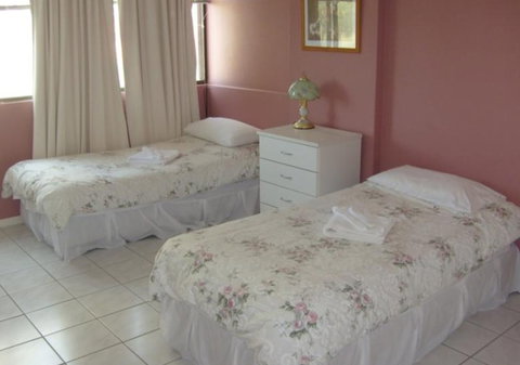 Queensleigh Holiday Apartments - Coogee Beach Accommodation 3