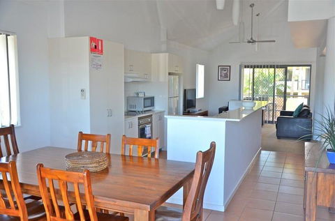 Outrigger Bay Apartments - Coogee Beach Accommodation 12