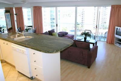 Surfers Mayfair - Coogee Beach Accommodation 5