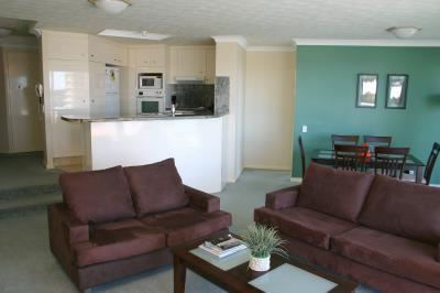 Surfers Mayfair - Coogee Beach Accommodation 6