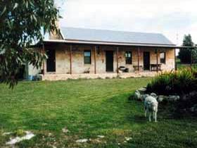 Mt Dutton Bay Woolshed Heritage Cottage - Coogee Beach Accommodation 0