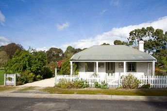 Sarah's Cottage - Coogee Beach Accommodation 1