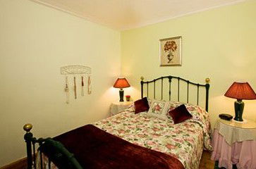 Sarah's Cottage - Coogee Beach Accommodation 2