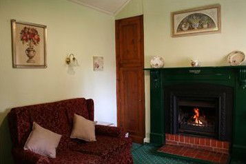 Sarah's Cottage - Coogee Beach Accommodation 4