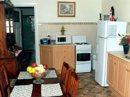 Clara's Cottage - Coogee Beach Accommodation 3