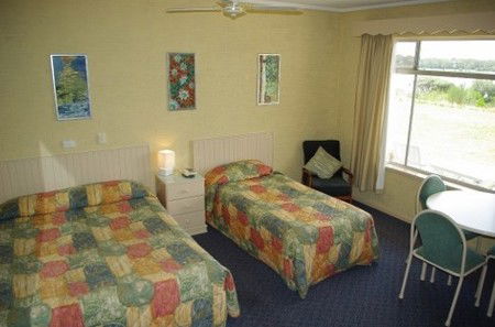 Lake View Apartments - Coogee Beach Accommodation 2