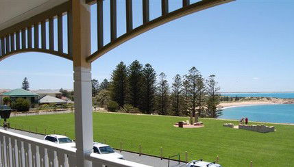 Port Elliot Beach House YHA - Coogee Beach Accommodation 6