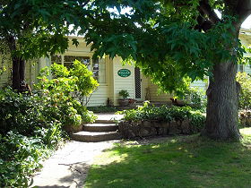 Magnolia Cottage B&B - Coogee Beach Accommodation 0