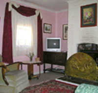 Hollyhock Cottage - Coogee Beach Accommodation