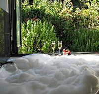 Escape To - Coogee Beach Accommodation