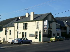 Bush Inn - Coogee Beach Accommodation 0