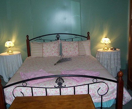 Hurlfield Farm Cottage - Coogee Beach Accommodation 4