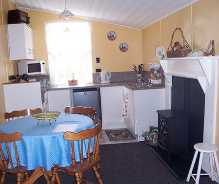 Hurlfield Farm Cottage - Coogee Beach Accommodation 5