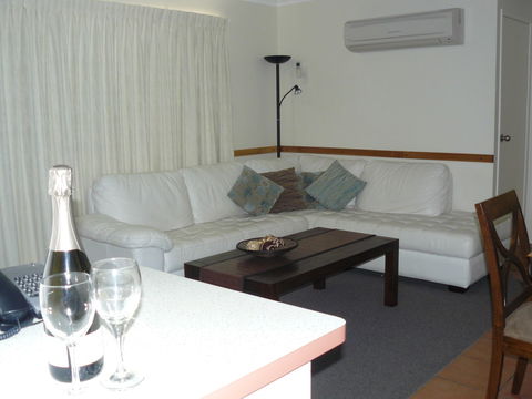 Rainbow Getaway Holiday Apartments - Coogee Beach Accommodation 4