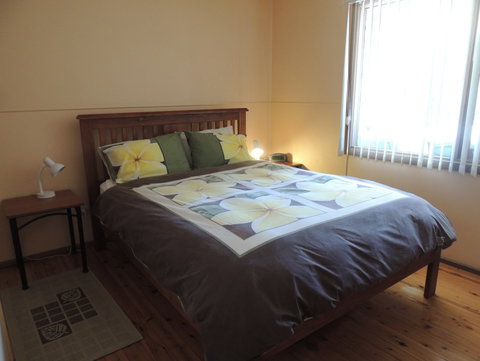 A Paradise Bungalow Waterfront - Coogee Beach Accommodation 2