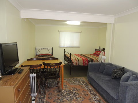 A Paradise Bungalow Waterfront - Coogee Beach Accommodation 4
