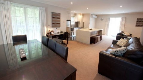 Executive Townhouse, Ballarat - Coogee Beach Accommodation 4