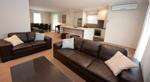 Executive Townhouse, Ballarat - Coogee Beach Accommodation 5