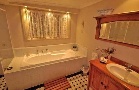 First Chance - Coogee Beach Accommodation 0