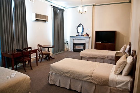 Hotel Shamrock - Coogee Beach Accommodation 3