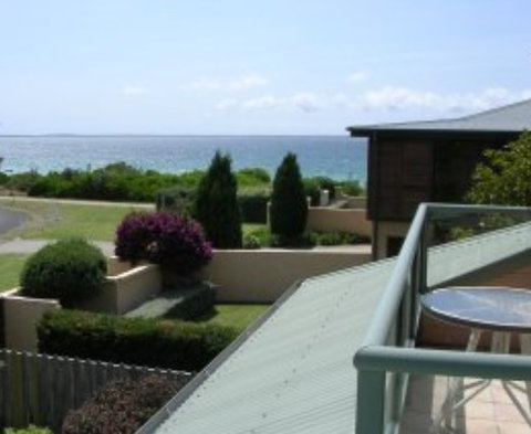 A Bay Beachcomber And Jervis Bays SeaChange - Coogee Beach Accommodation 2