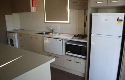 Bowlo Holiday Cabins - Coogee Beach Accommodation 0